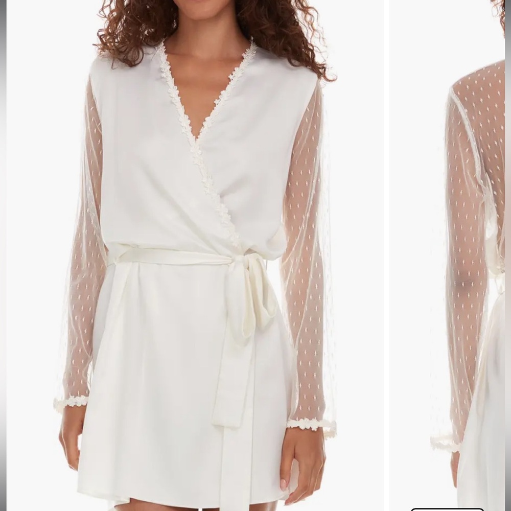 Flora Nikrooz Showstopper  Floral Lace-Trim Sheer Panel Robe size XS